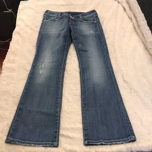 Medium wash Vigoss jeans Size 27!